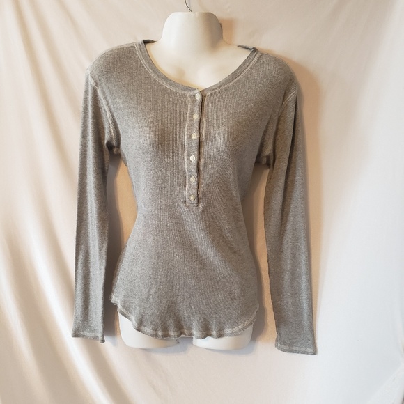 GAP Tops - 🌼Gap Body Gray Long sleeve in Medium